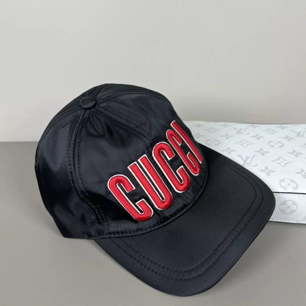 Gucci Caps Refined 9053