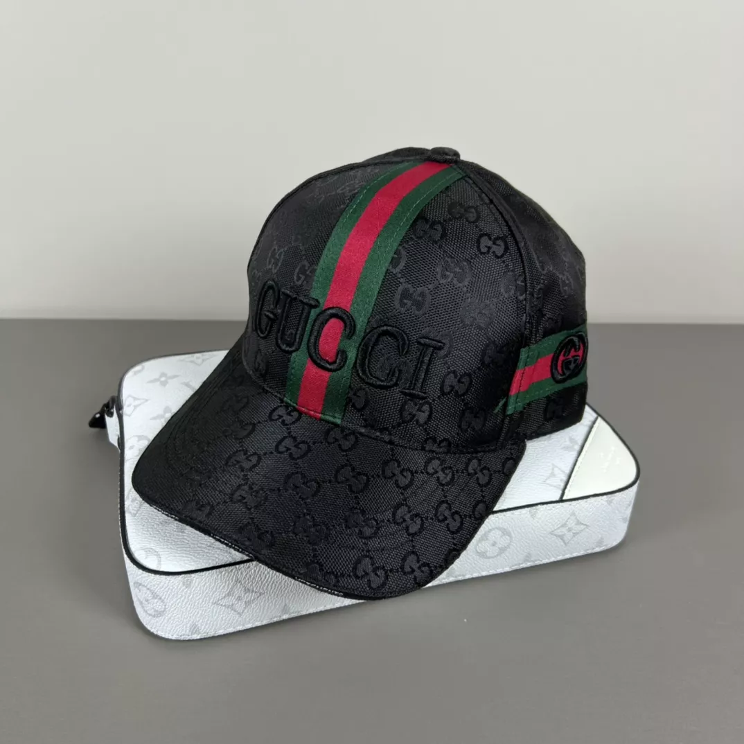 Gucci Caps Sleek 6346