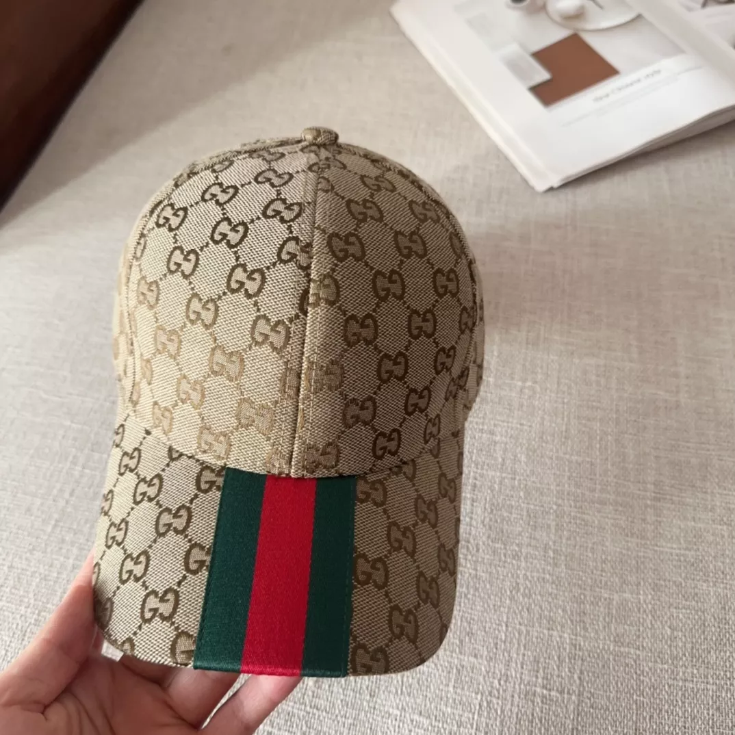 Gucci Caps Sleek 6789