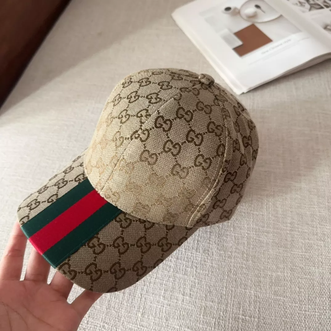 Gucci Caps Sleek 6789