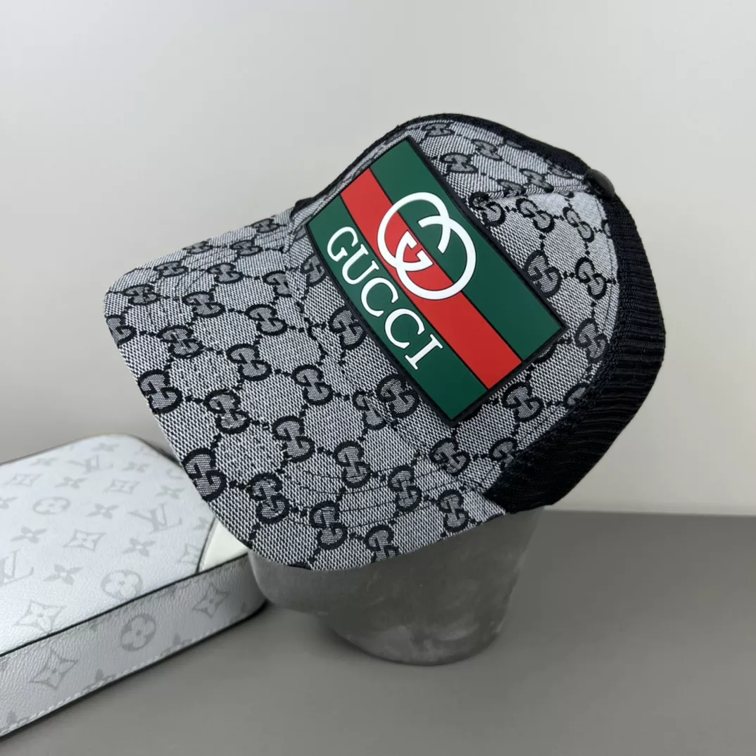 Gucci Caps Trendsetting 9345