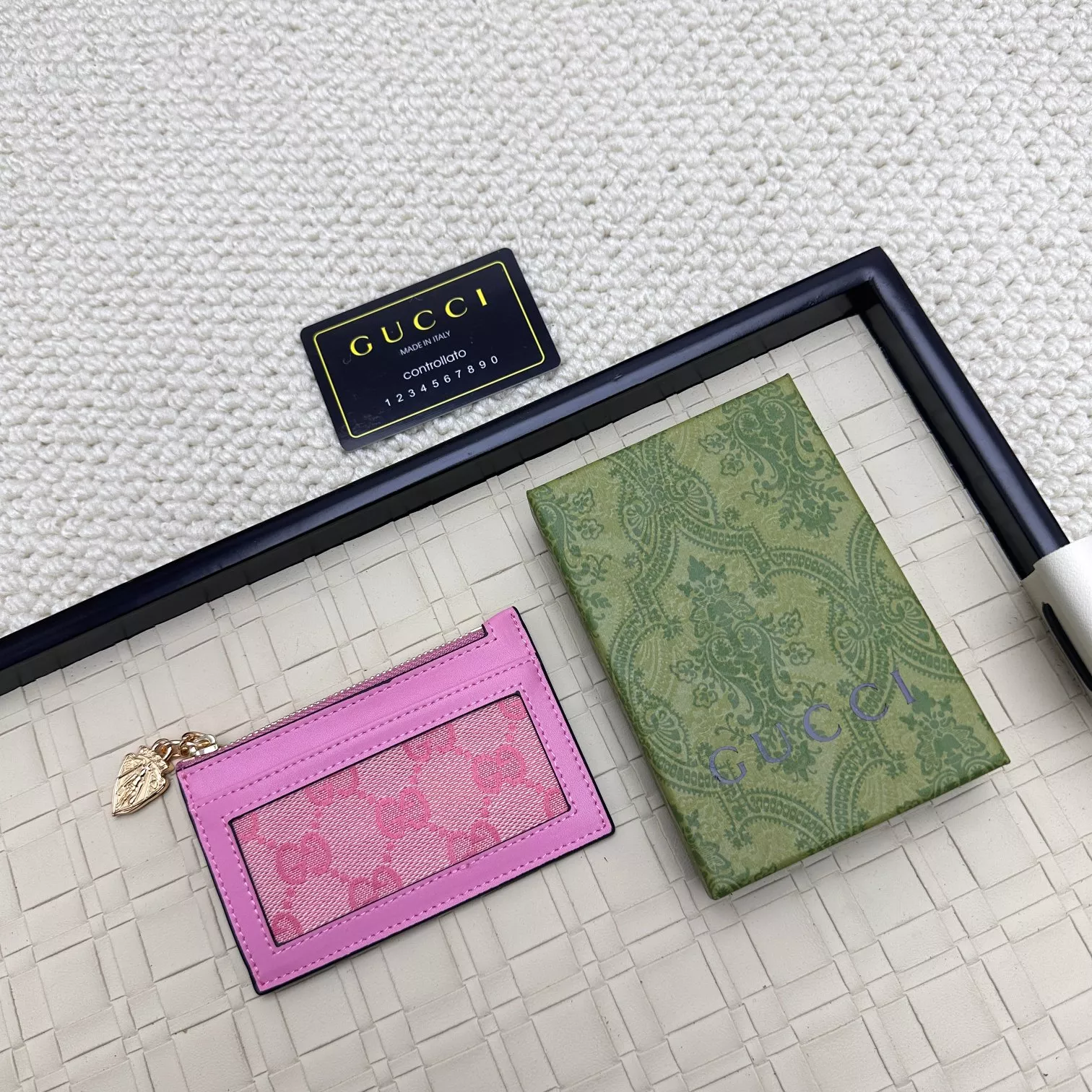 Gucci Card Case Durable 2037