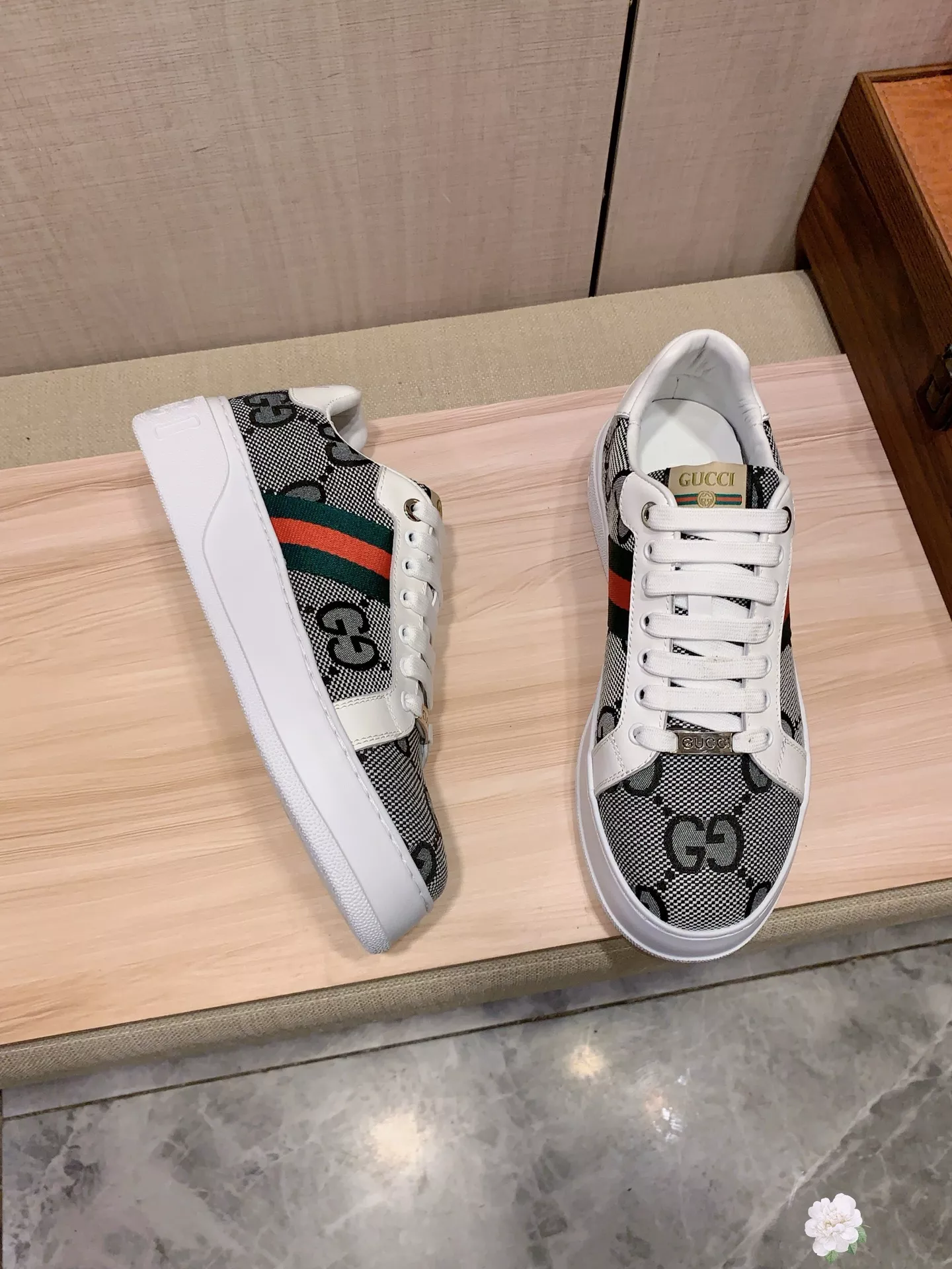 Gucci Casual Shoes For Men Compact 4522