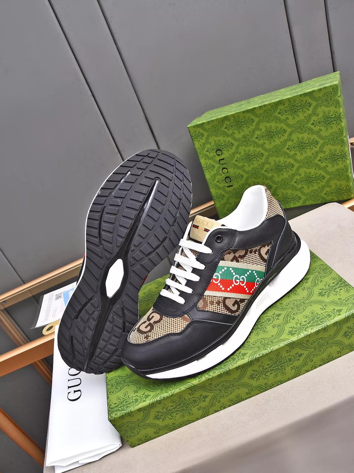 Gucci Casual Shoes For Men Compact 9525