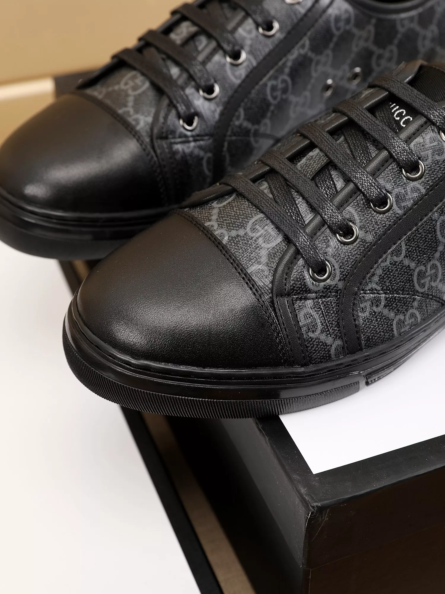 Gucci Casual Shoes For Men EasyMatch 329