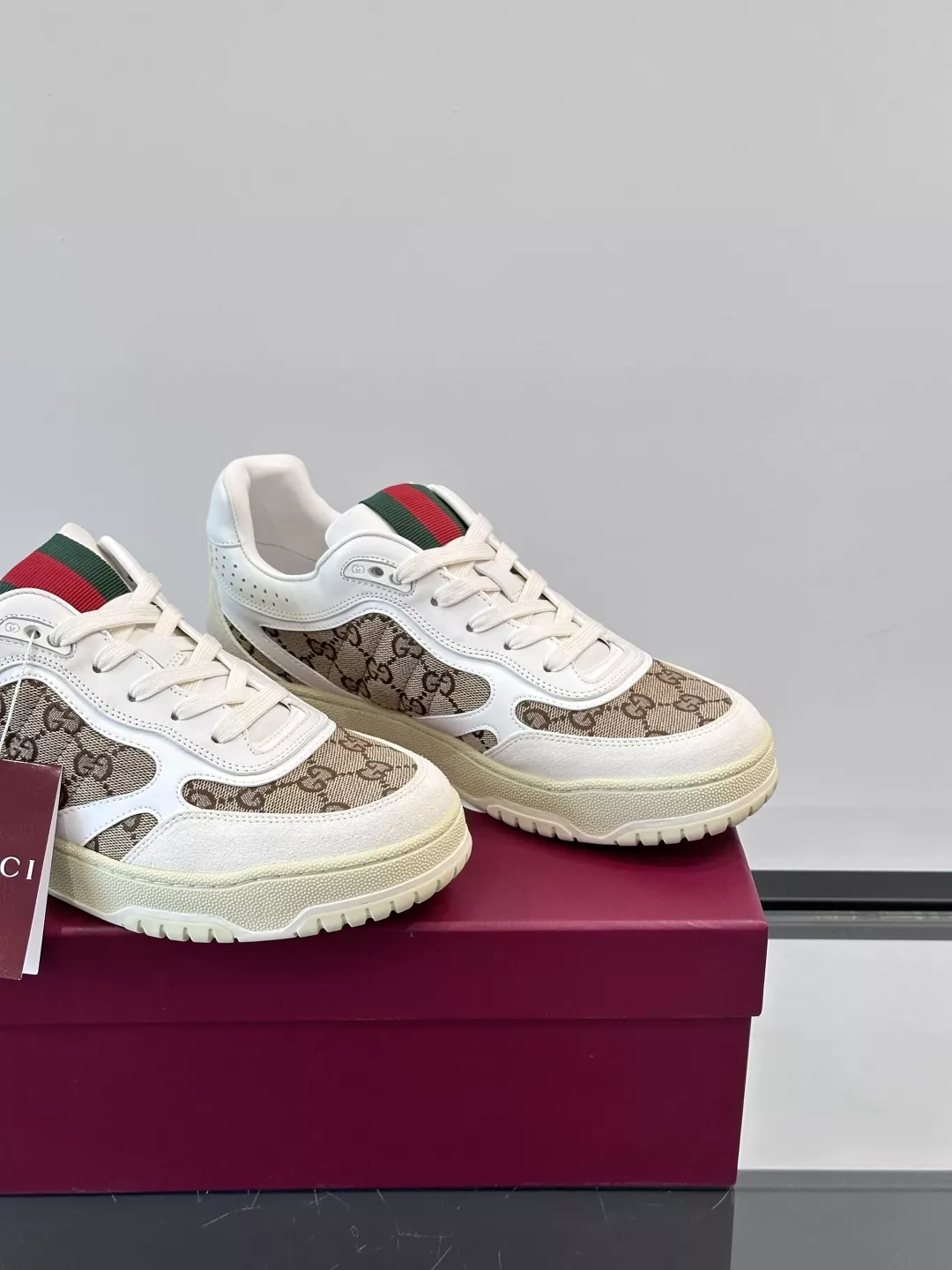 Gucci Casual Shoes For Men Elegant 9825