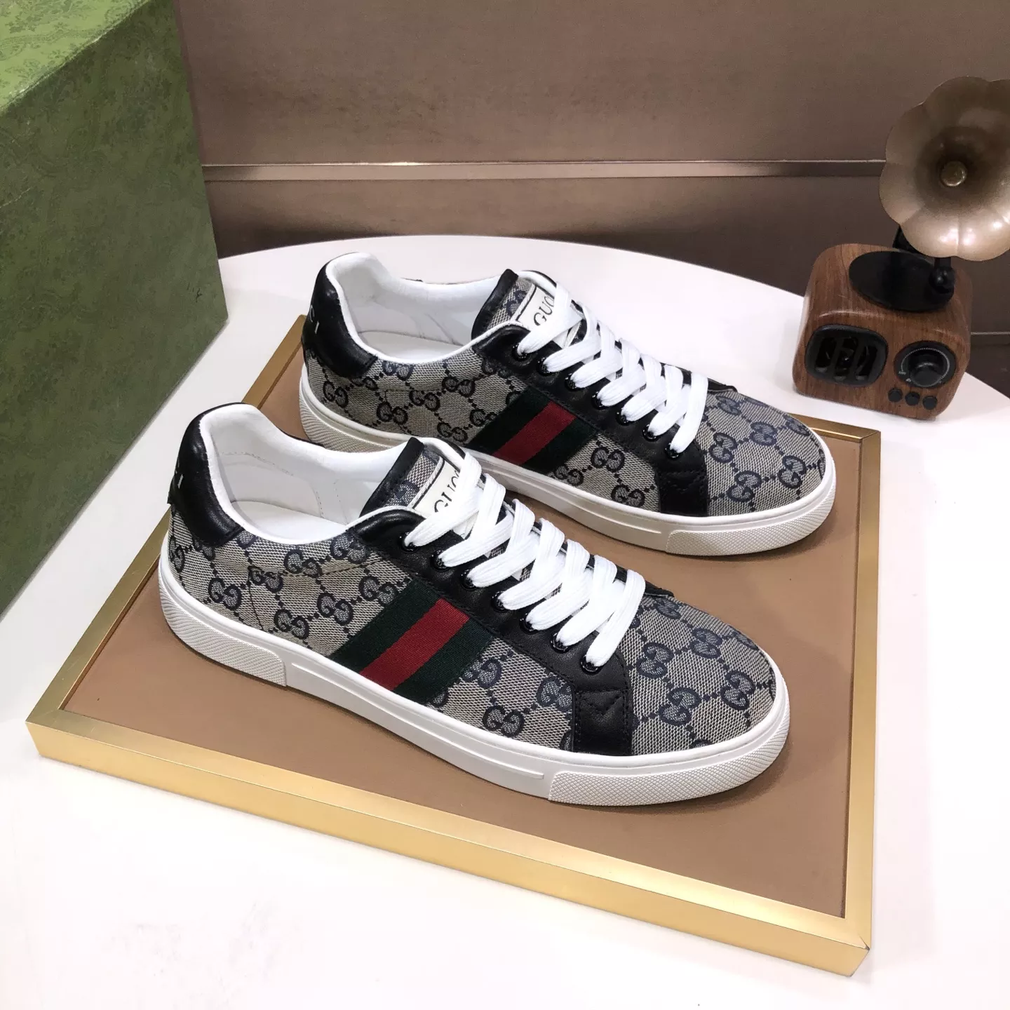 Gucci Casual Shoes For Men Fashionable 7992