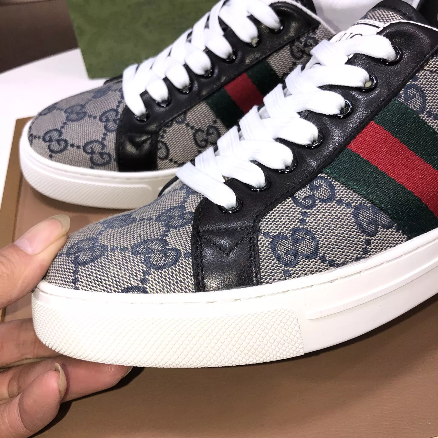 Gucci Casual Shoes For Men Fashionable 7992