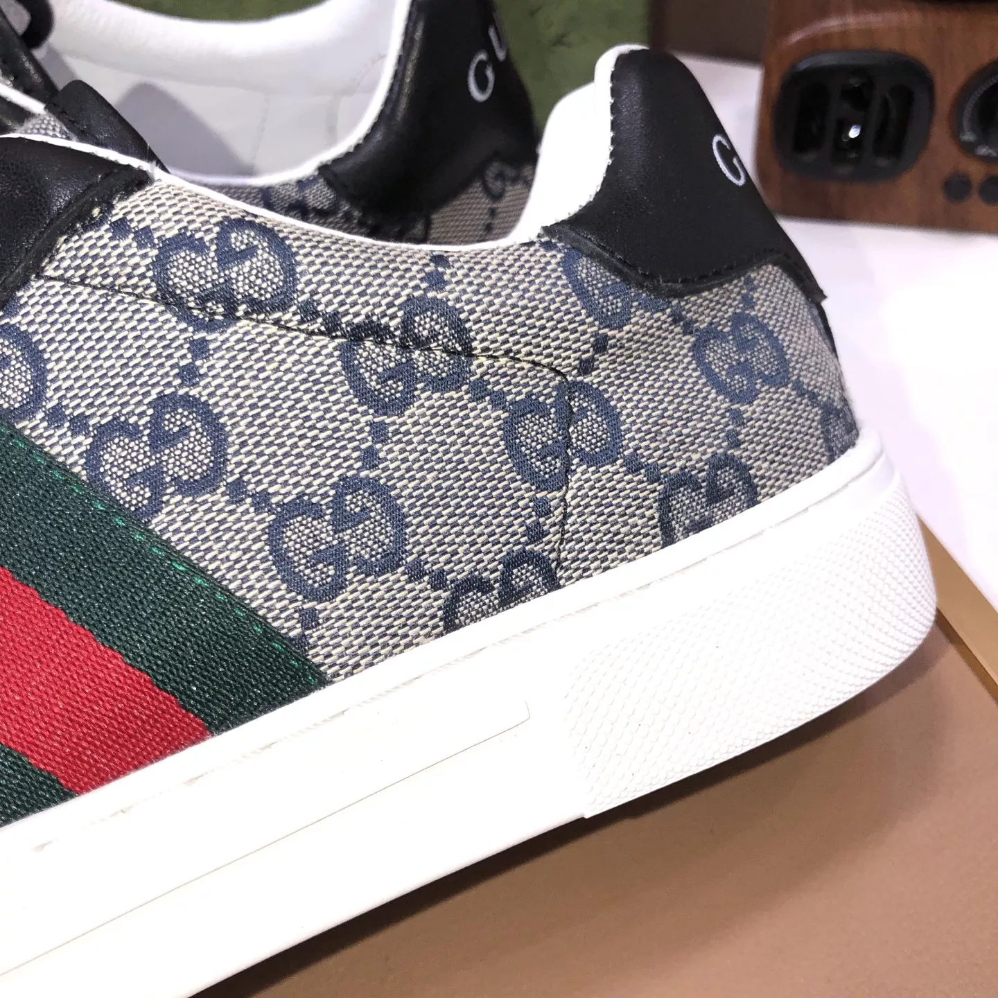 Gucci Casual Shoes For Men Fashionable 7992
