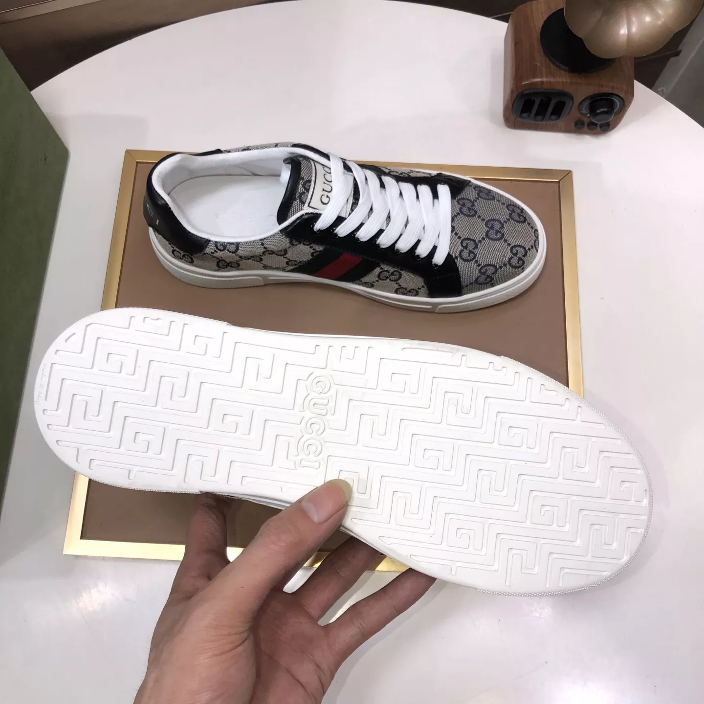 Gucci Casual Shoes For Men Fashionable 7992
