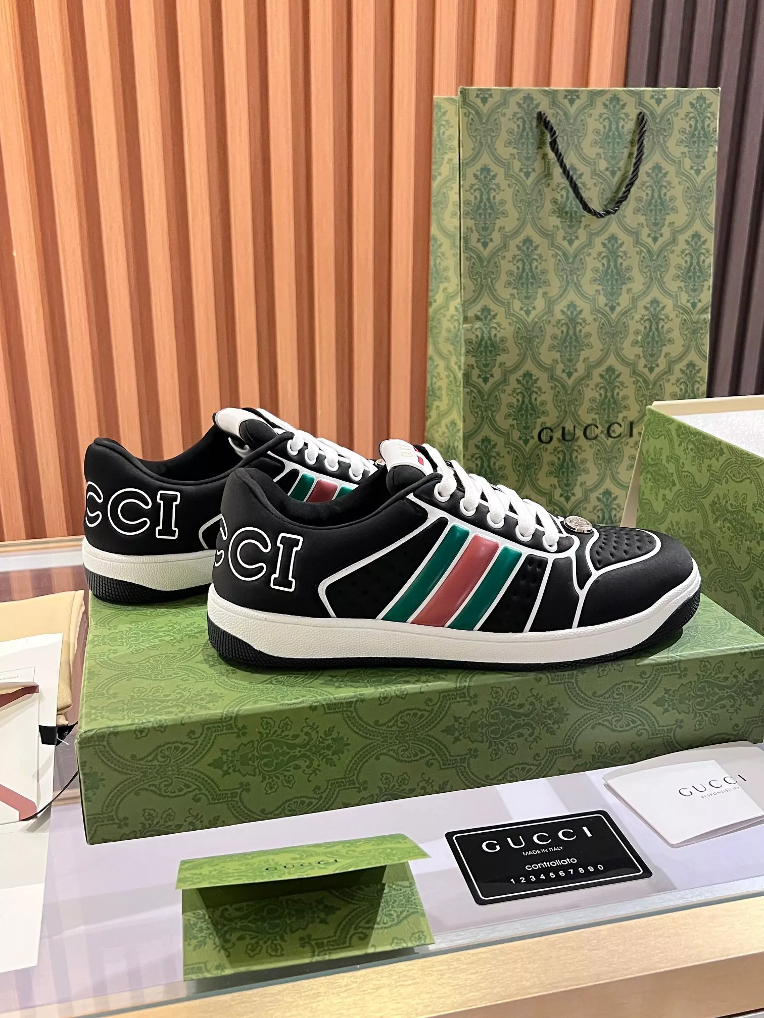 Gucci Casual Shoes For Men Trendy 622