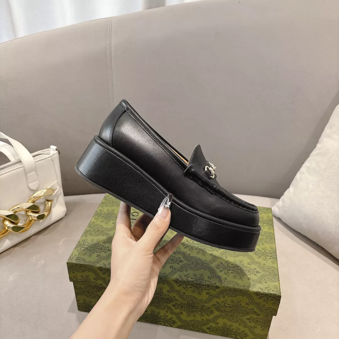 Gucci Casual Shoes For Women Compact 2158