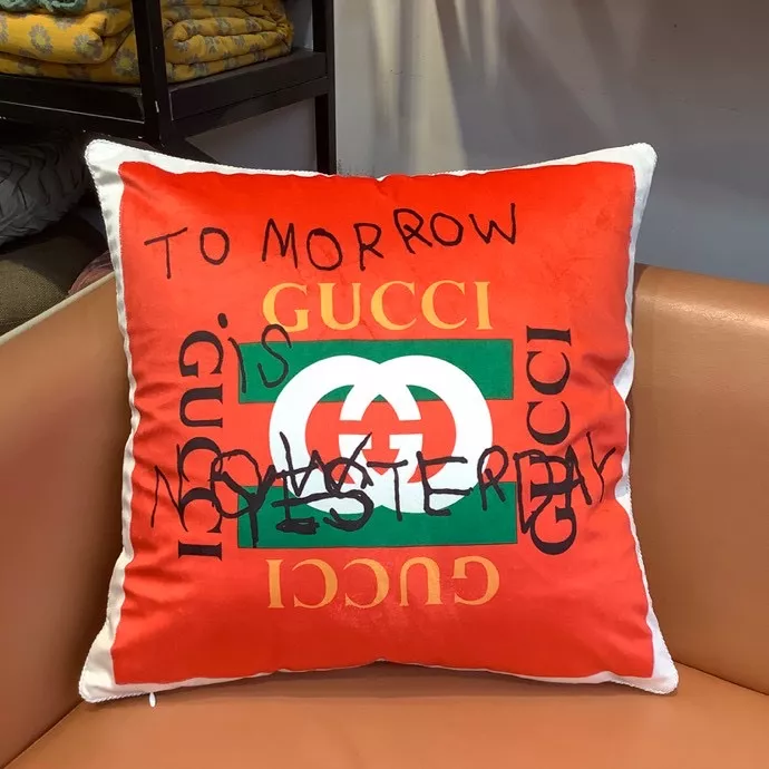Gucci Cushion Reliable 9898