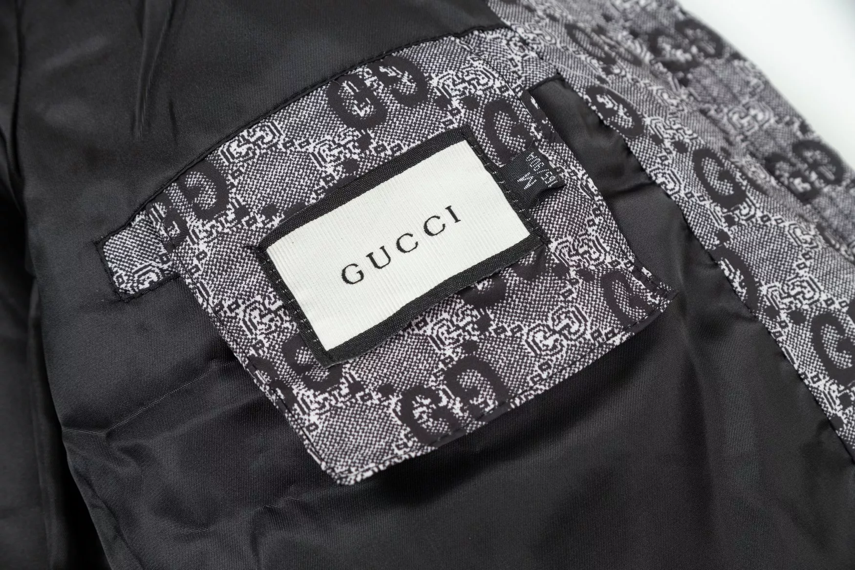 Gucci Down Feather Coat Long Sleeved For Men Minimalist 9126