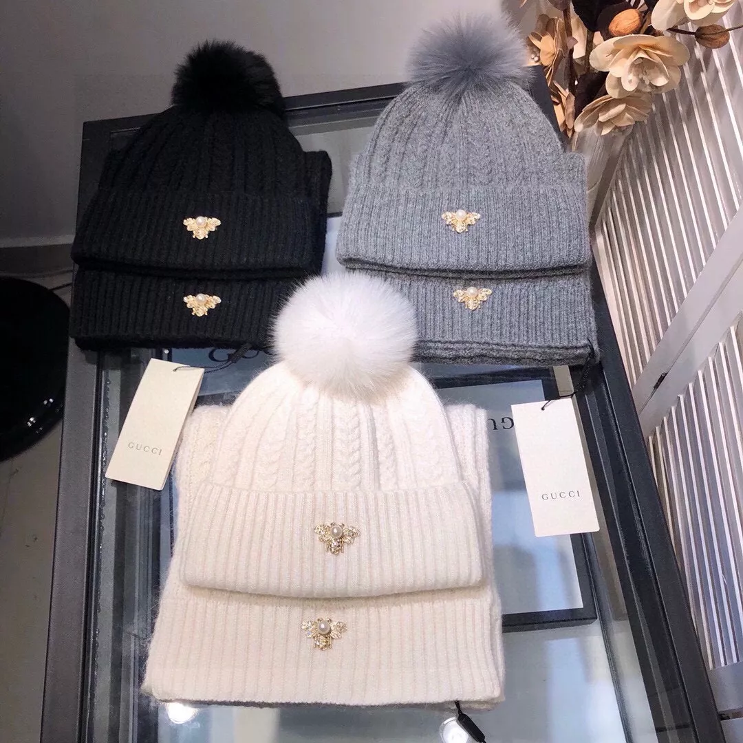 Gucci Hat and Scarf Set Classic 2052