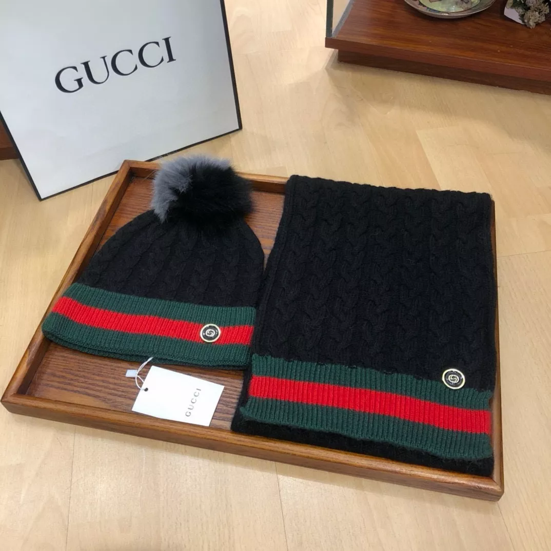 Gucci Hat and Scarf Set Cozy 487