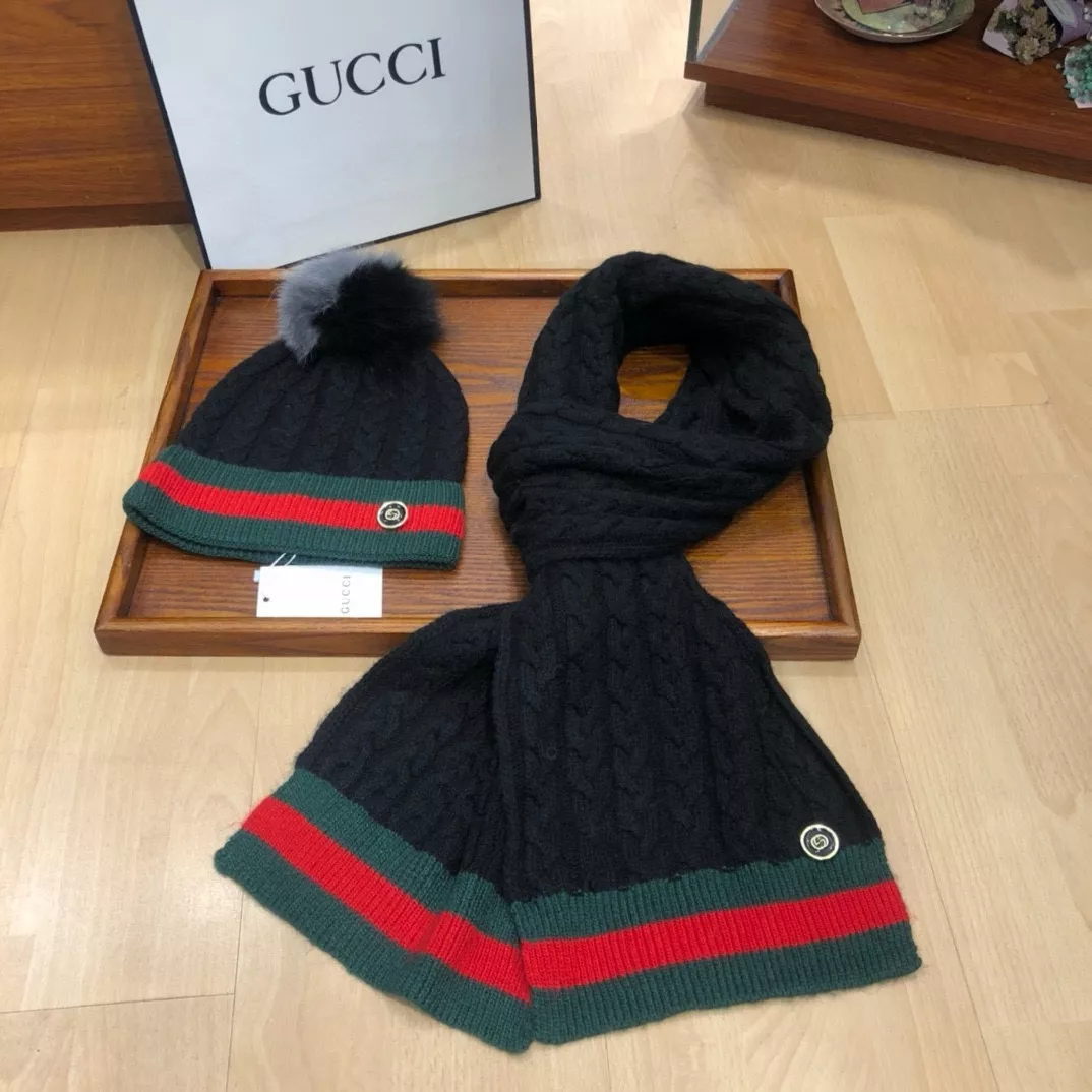 Gucci Hat and Scarf Set Cozy 487