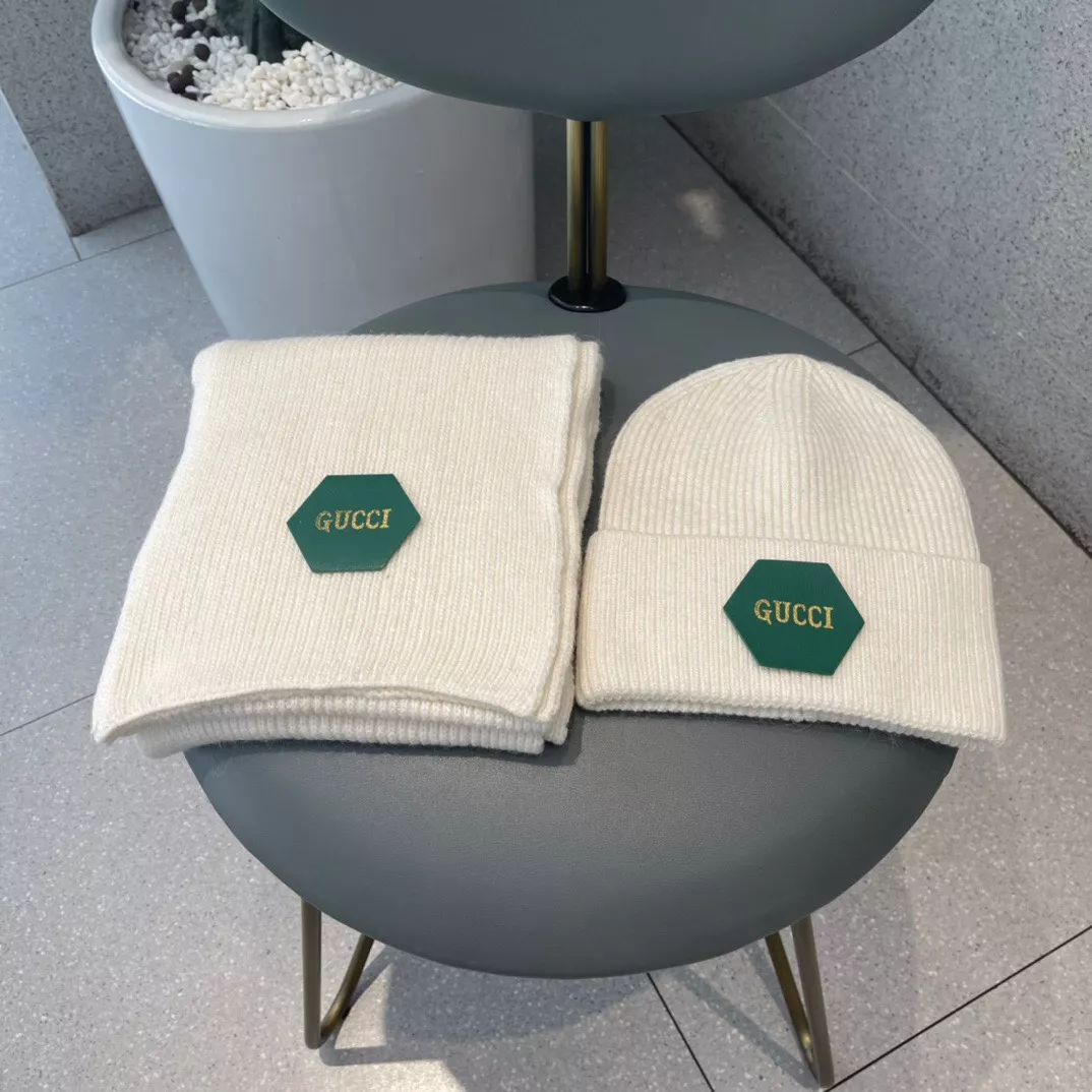 Gucci Hat and Scarf Set Minimalist 147