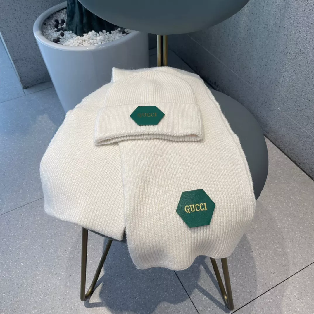 Gucci Hat and Scarf Set Minimalist 147