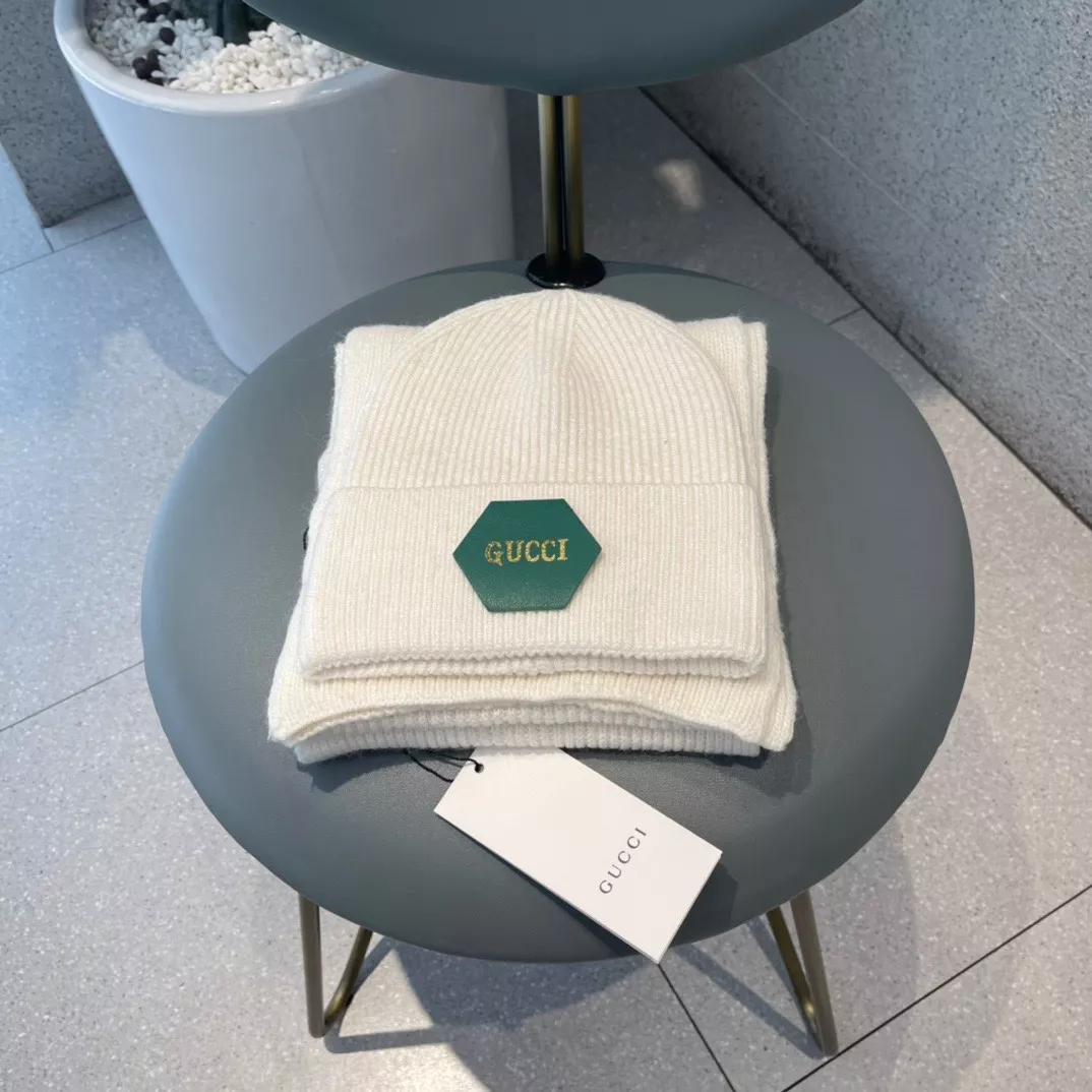 Gucci Hat and Scarf Set Minimalist 147