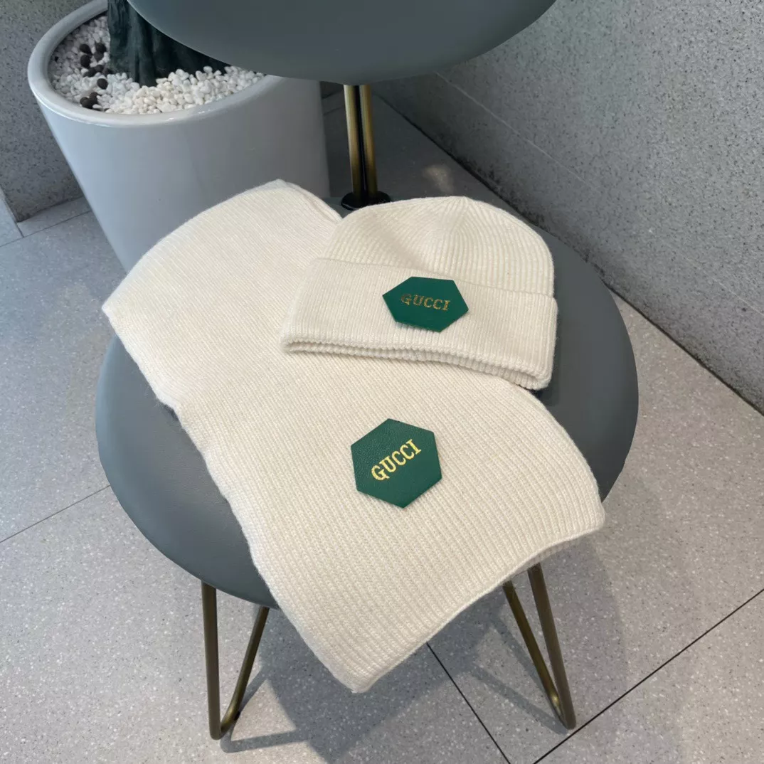 Gucci Hat and Scarf Set Minimalist 147