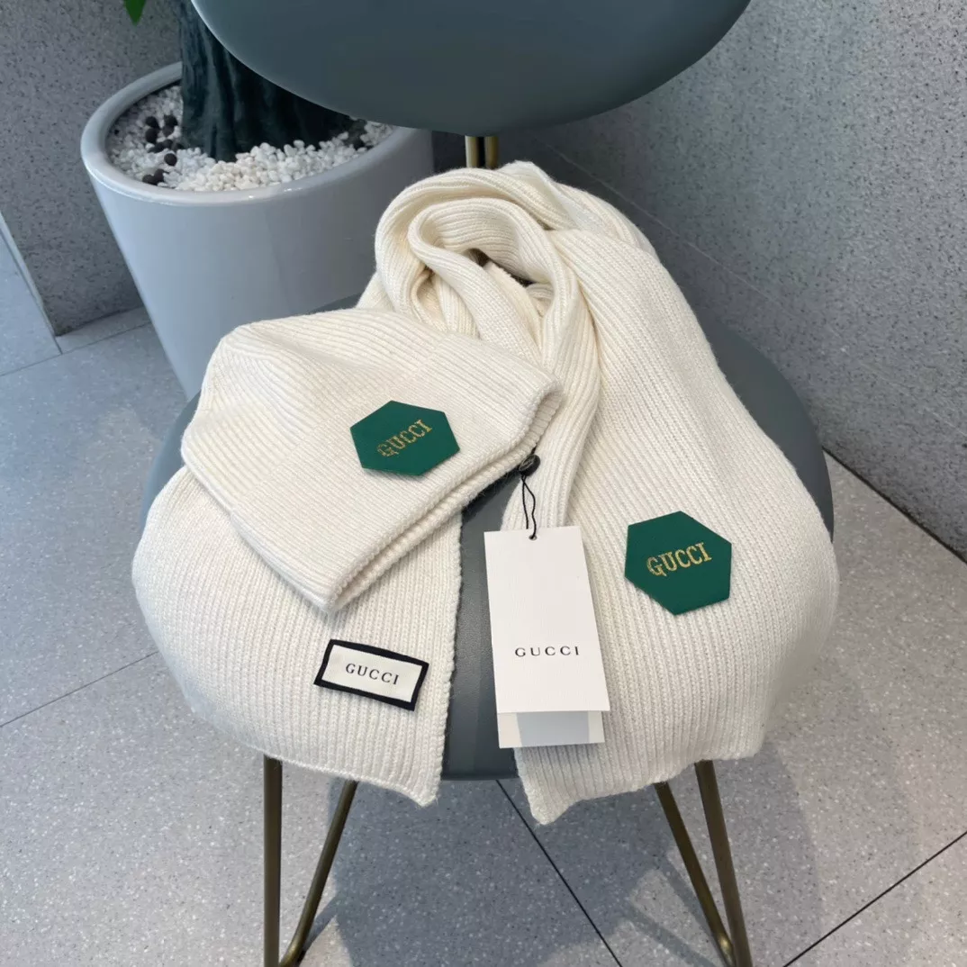 Gucci Hat and Scarf Set Minimalist 147