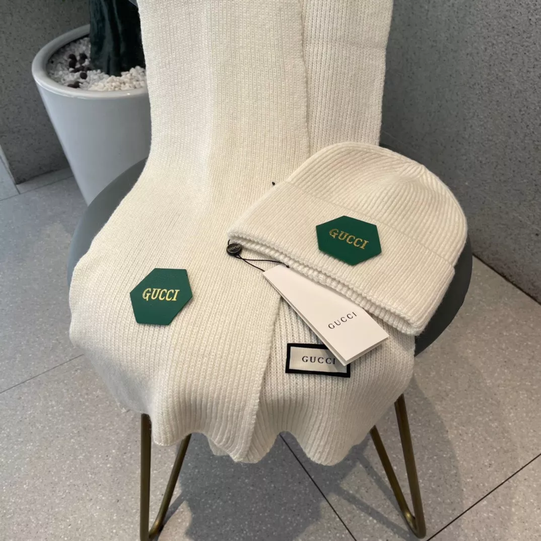 Gucci Hat and Scarf Set Minimalist 147