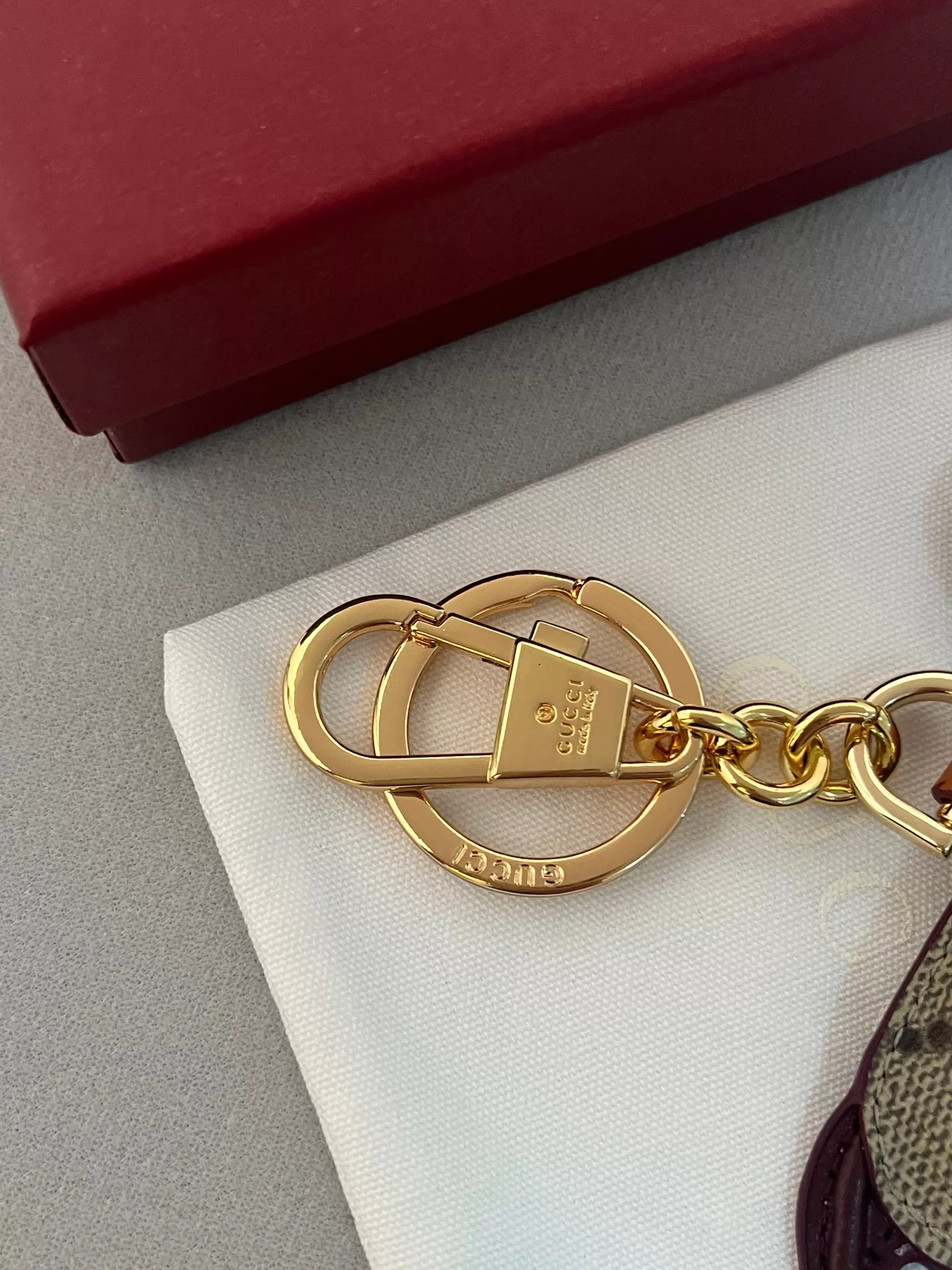Gucci Key Holder And Bag Buckle Vibrant 1649