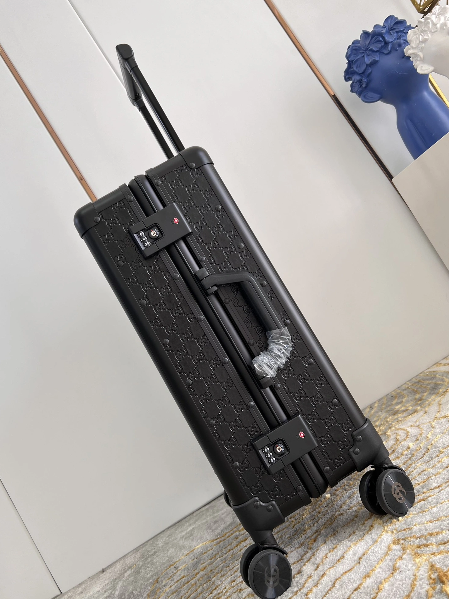 Gucci Luggage Comfortable 379