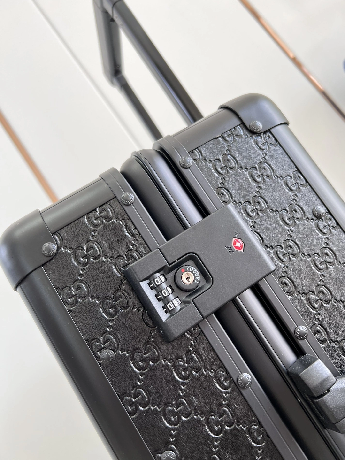 Gucci Luggage Comfortable 379