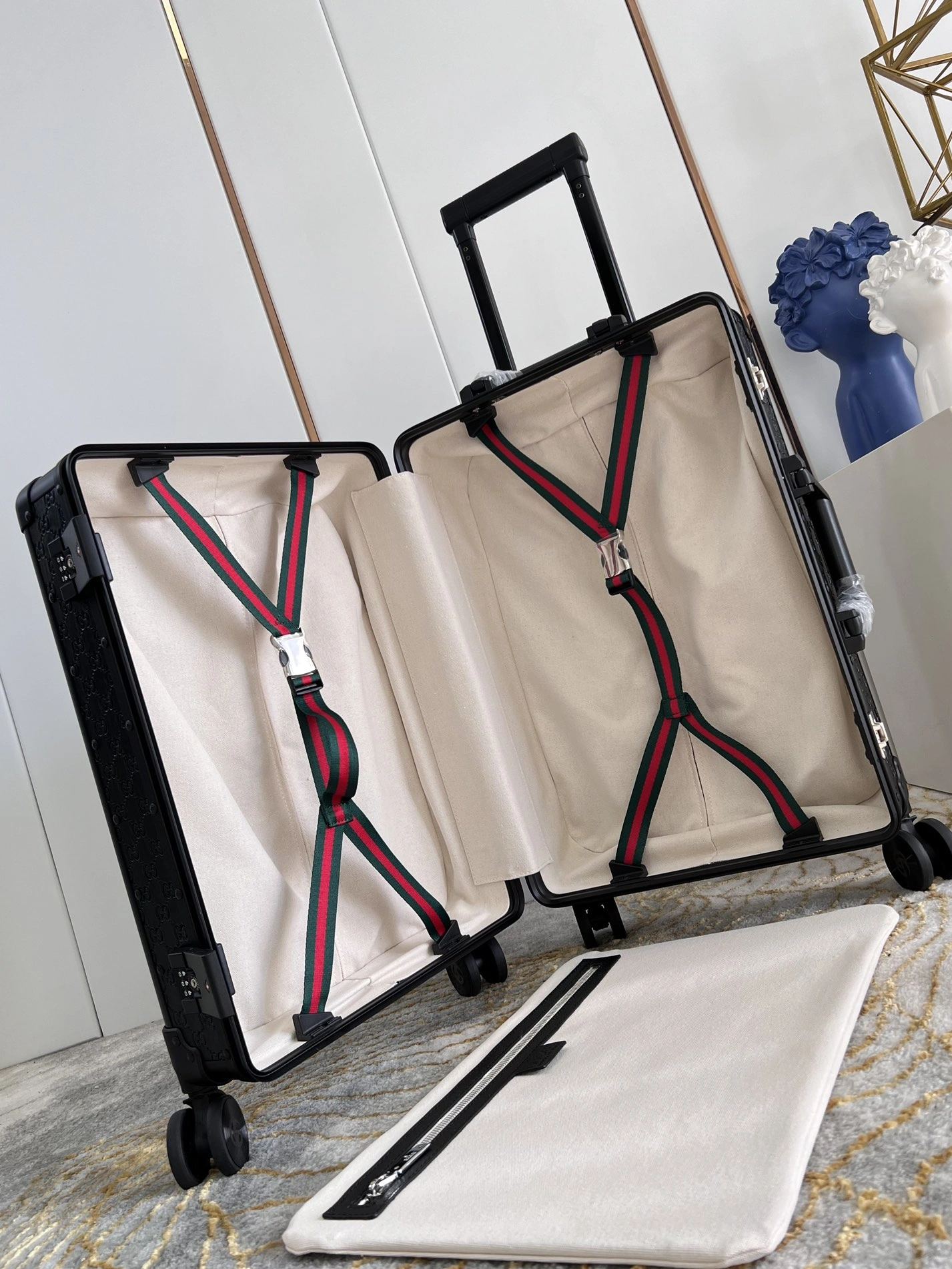 Gucci Luggage Comfortable 379