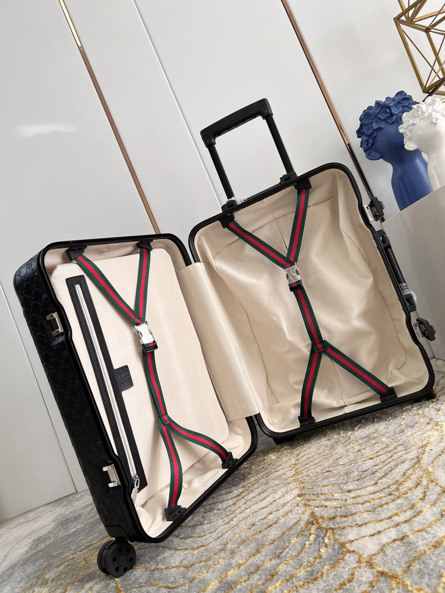 Gucci Luggage Comfortable 3898