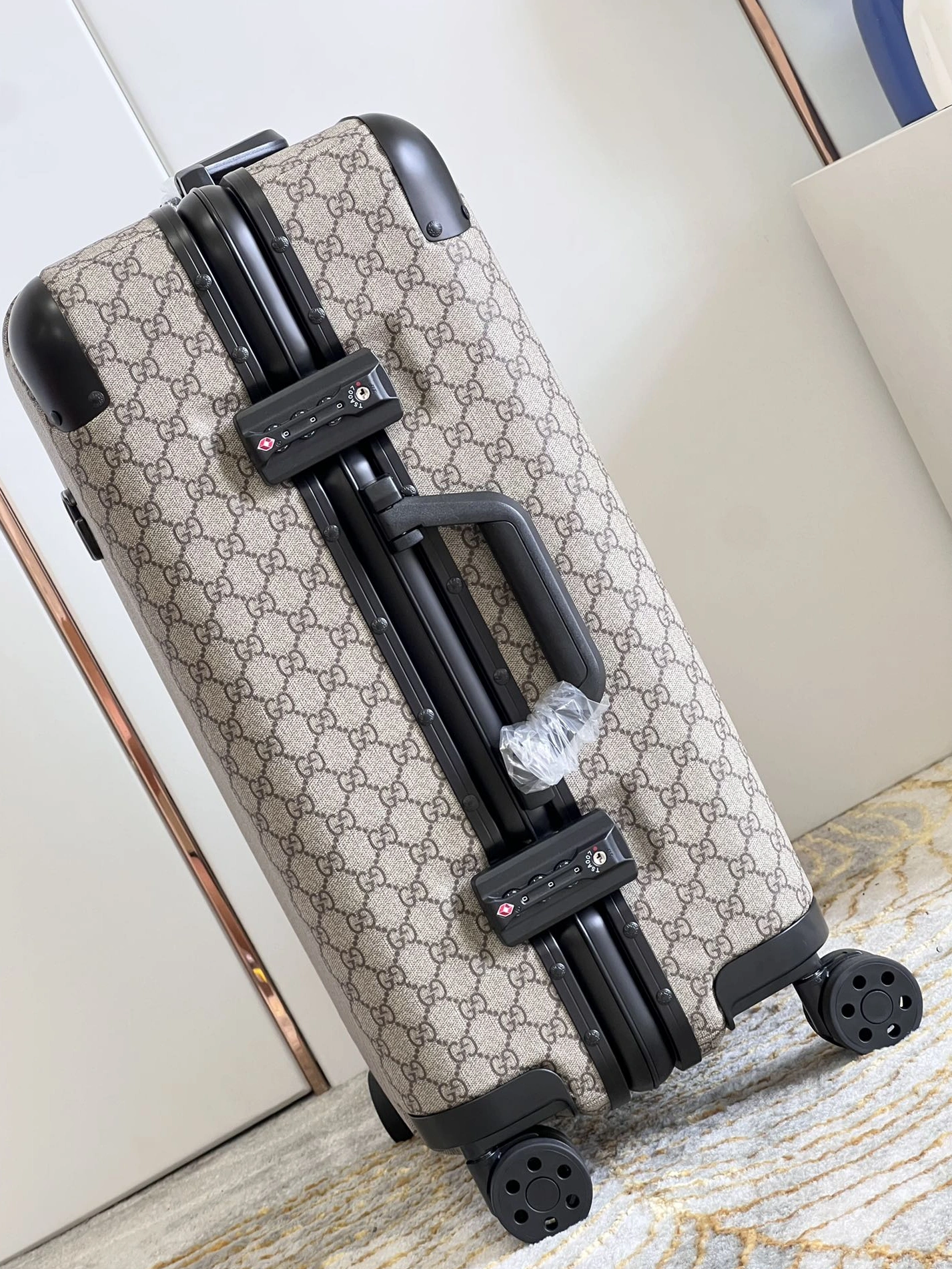 Gucci Luggage Compact 4245
