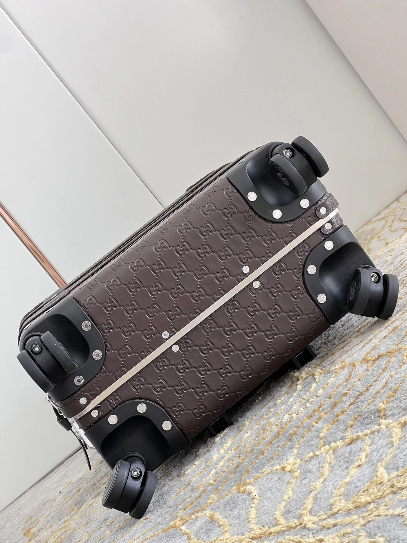 Gucci Luggage Durable 801