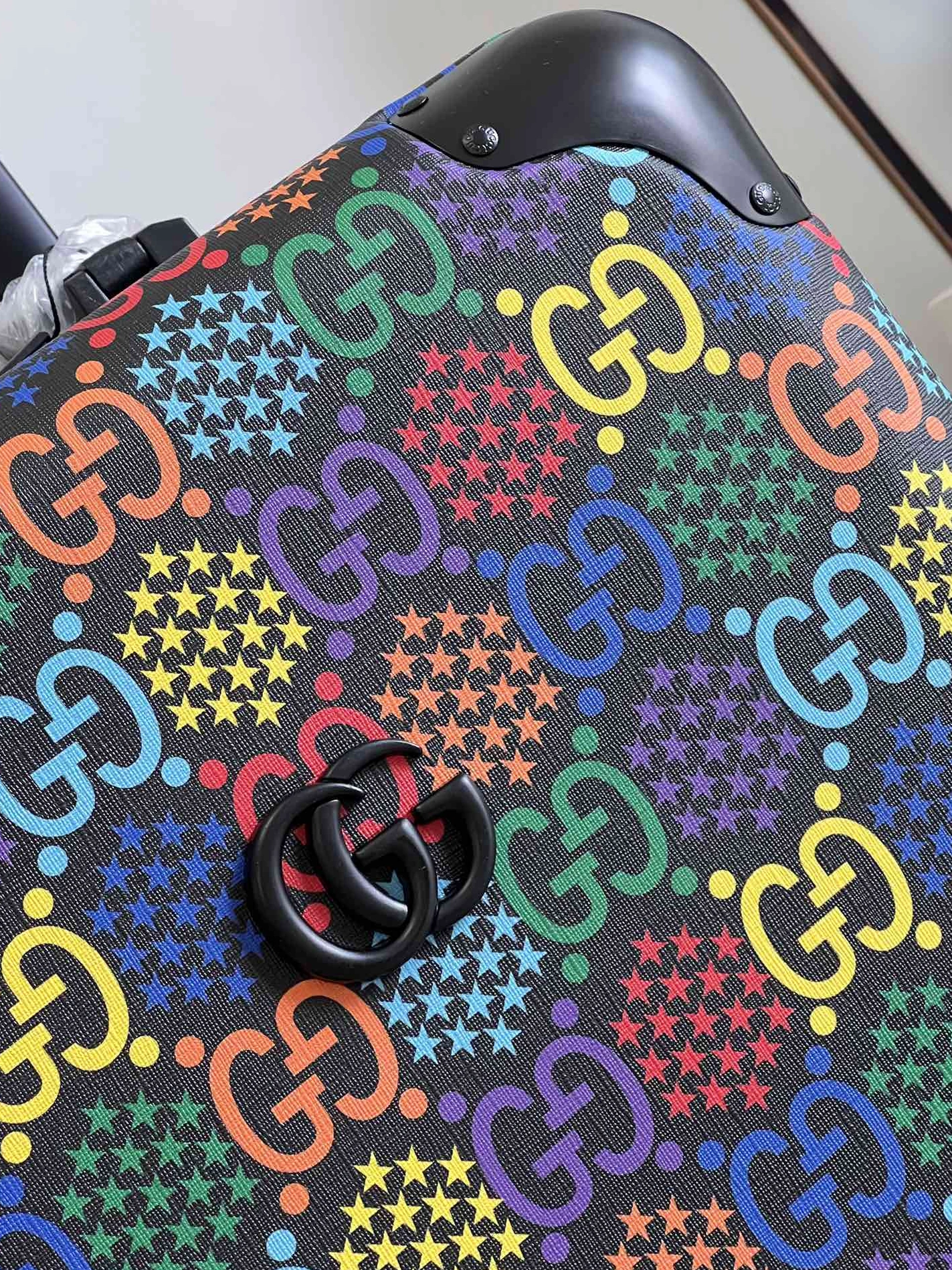 Gucci Luggage Flexible 804