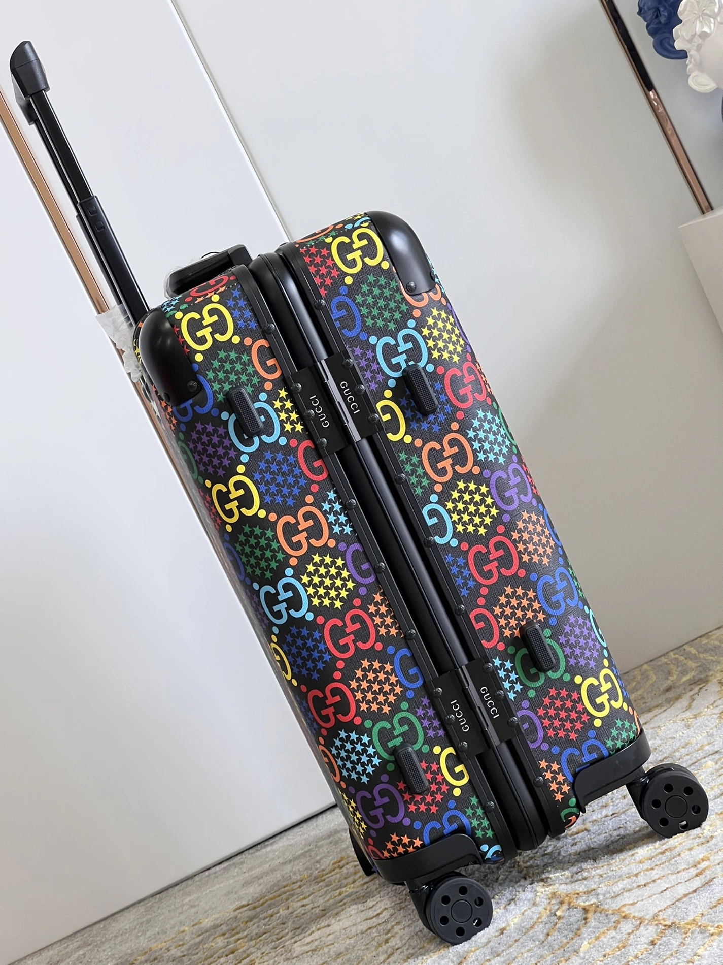 Gucci Luggage Flexible 804