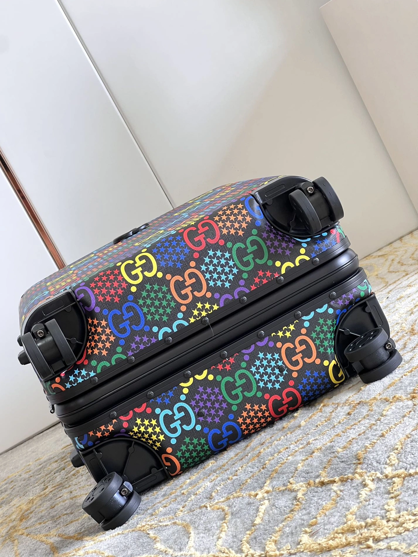 Gucci Luggage Flexible 804