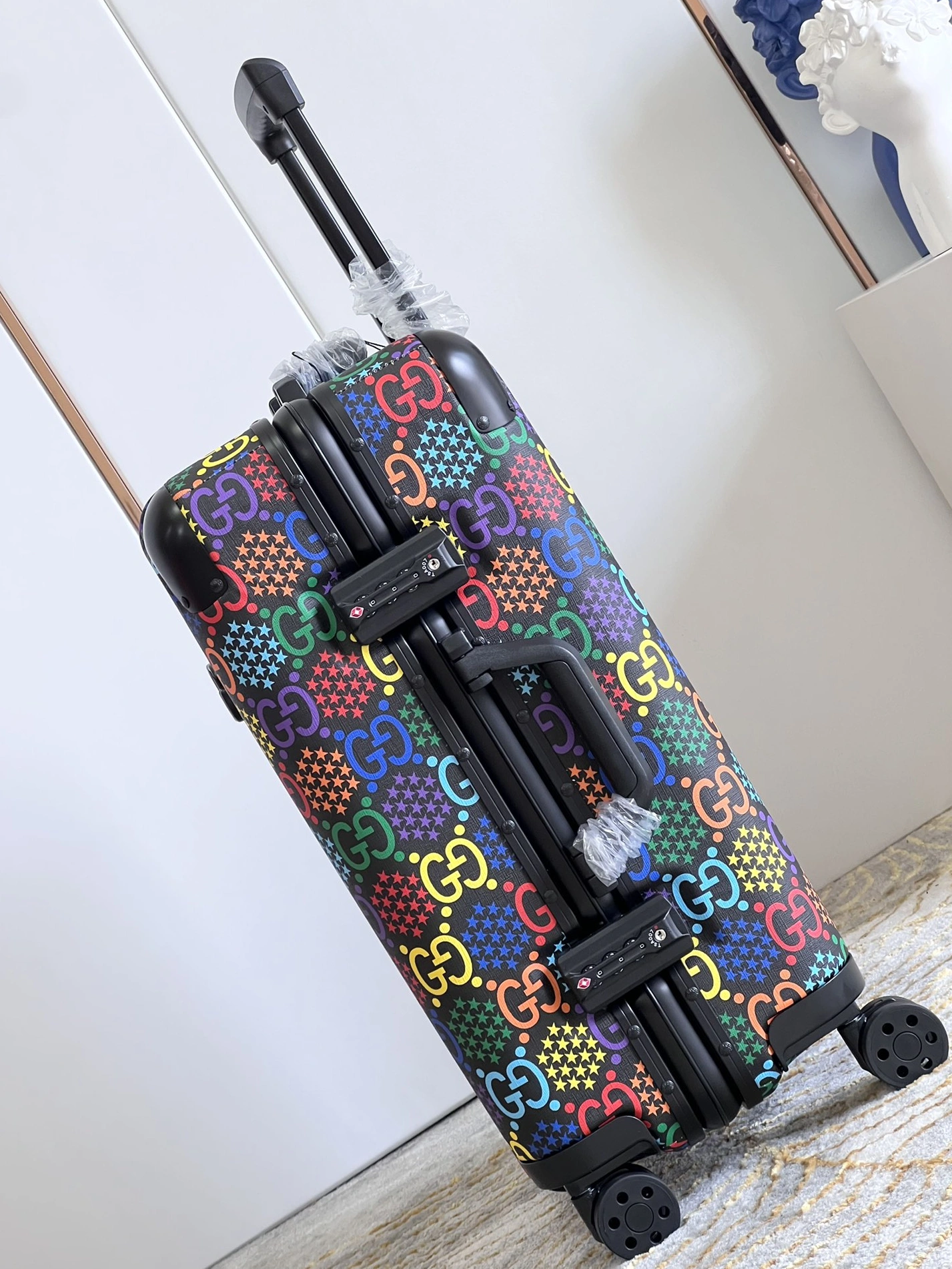 Gucci Luggage Flexible 804