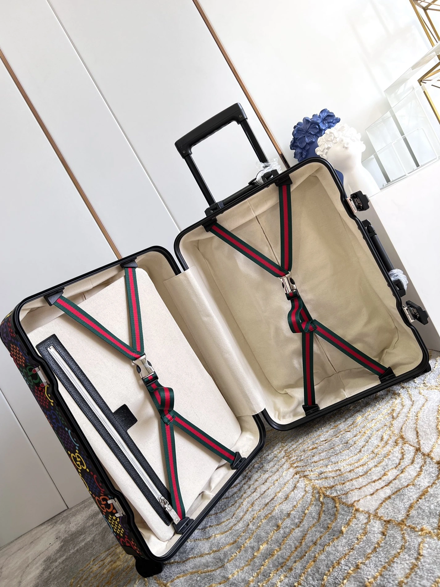 Gucci Luggage Flexible 804