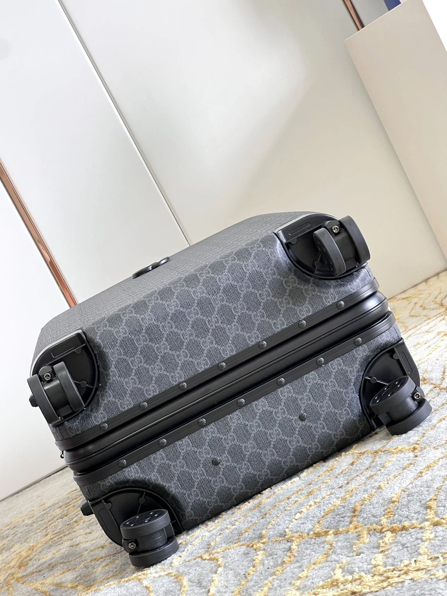 Gucci Luggage Lightweight 9848