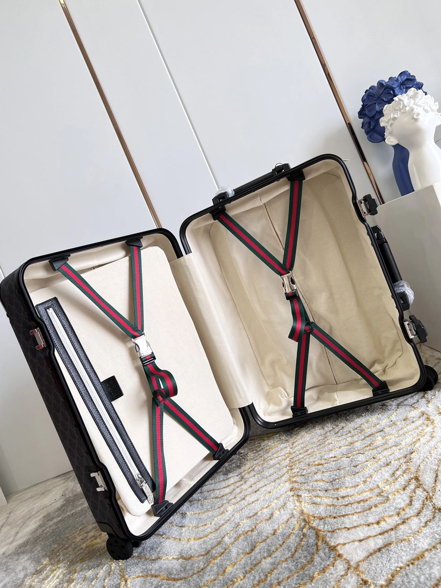 Gucci Luggage Lightweight 9848