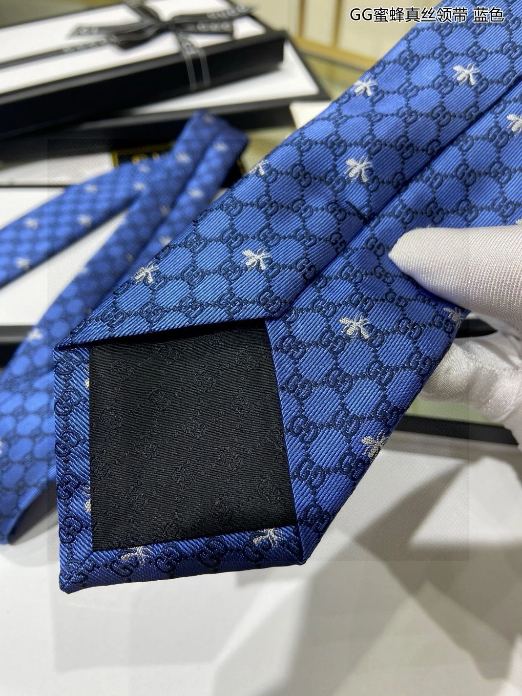 Gucci Necktie Bold 2666