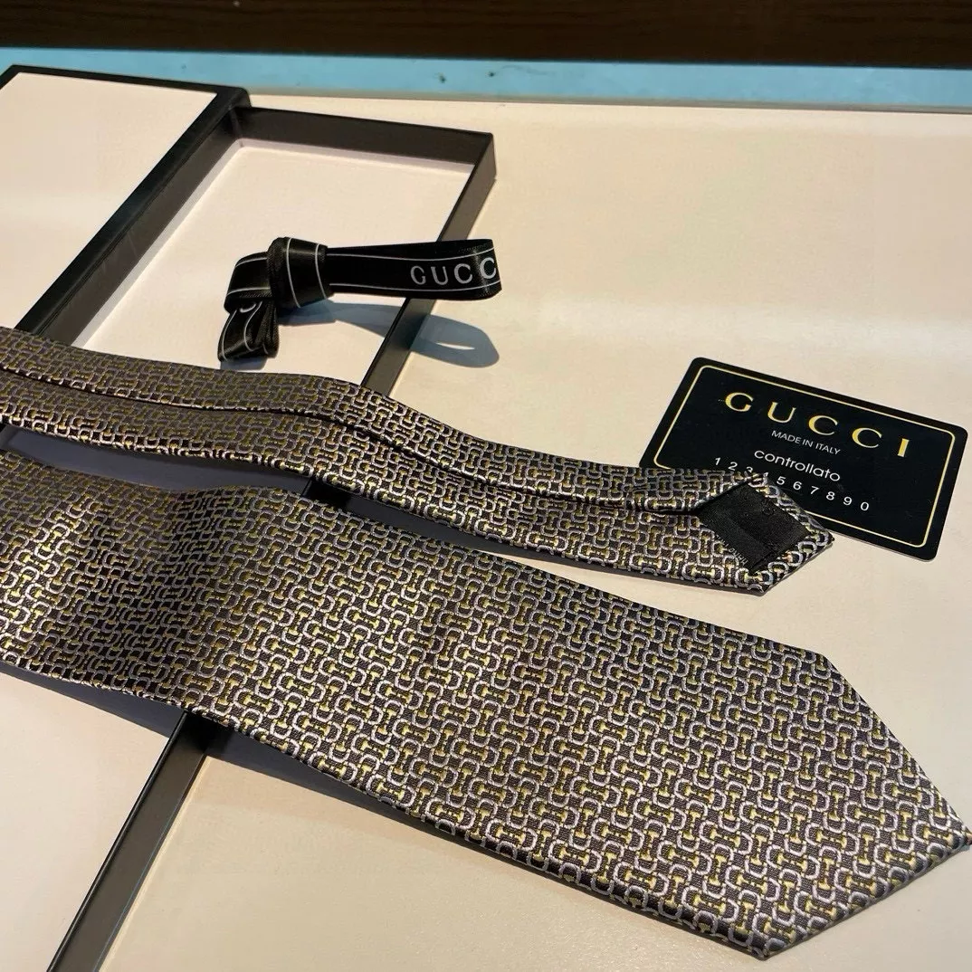 Gucci Necktie Bold 4279