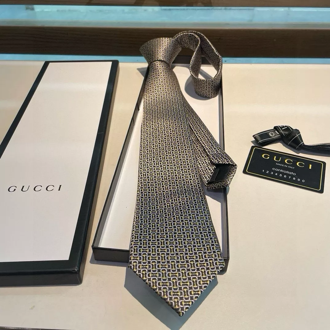 Gucci Necktie Bold 4279