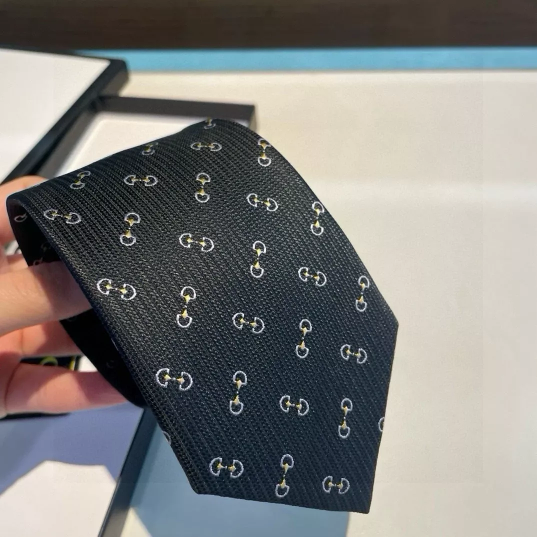 Gucci Necktie Classic 8977