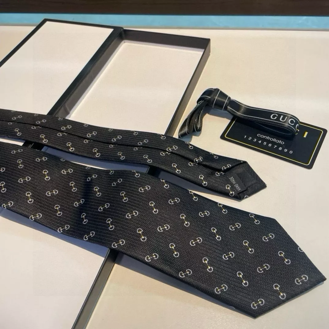 Gucci Necktie Classic 8977
