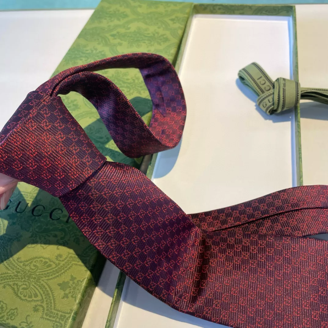 Gucci Necktie Compact 5326