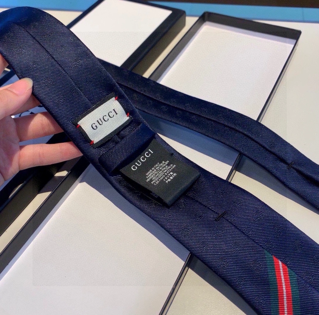 Gucci Necktie For Men DailyWear 4540