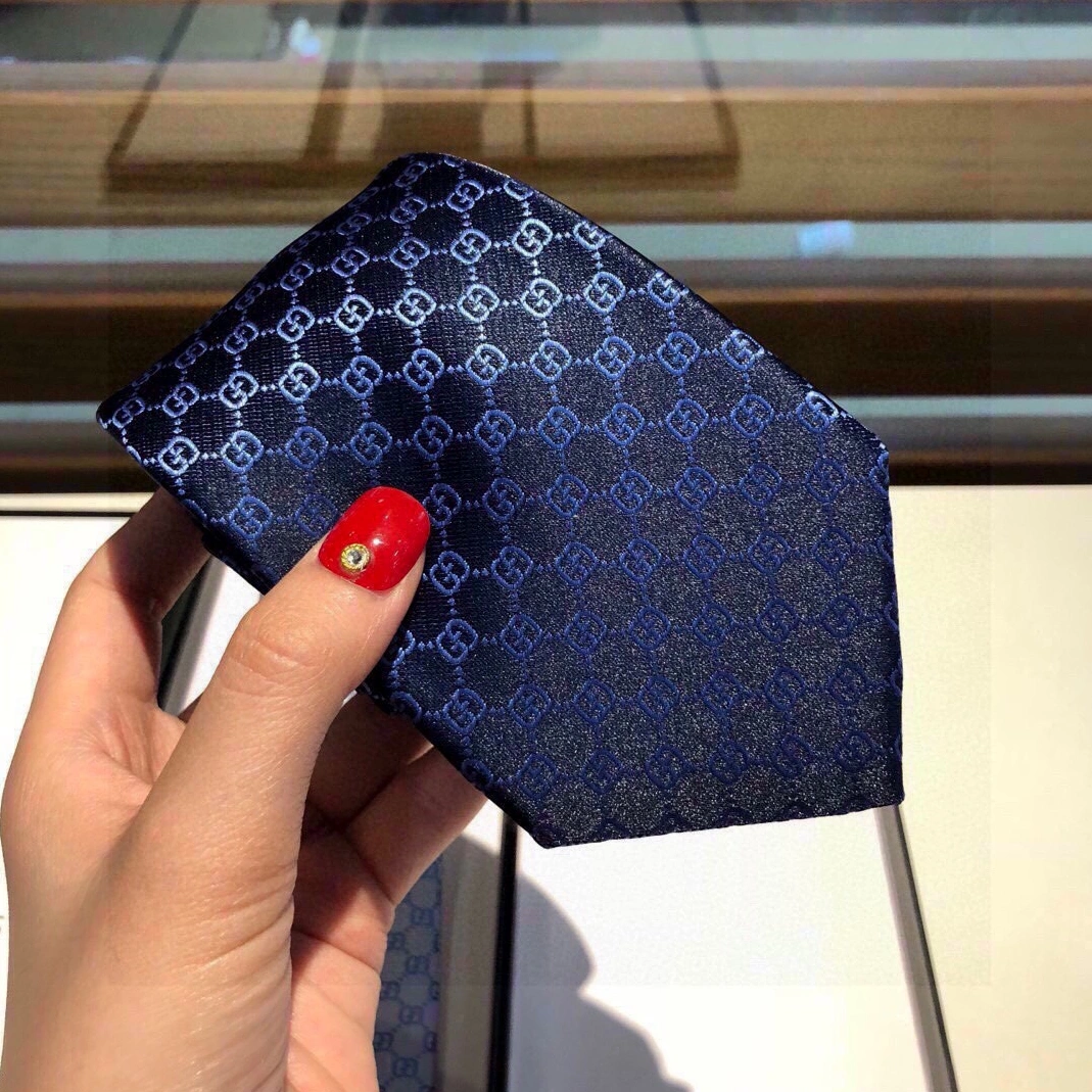 Gucci Necktie For Men Functional 4765