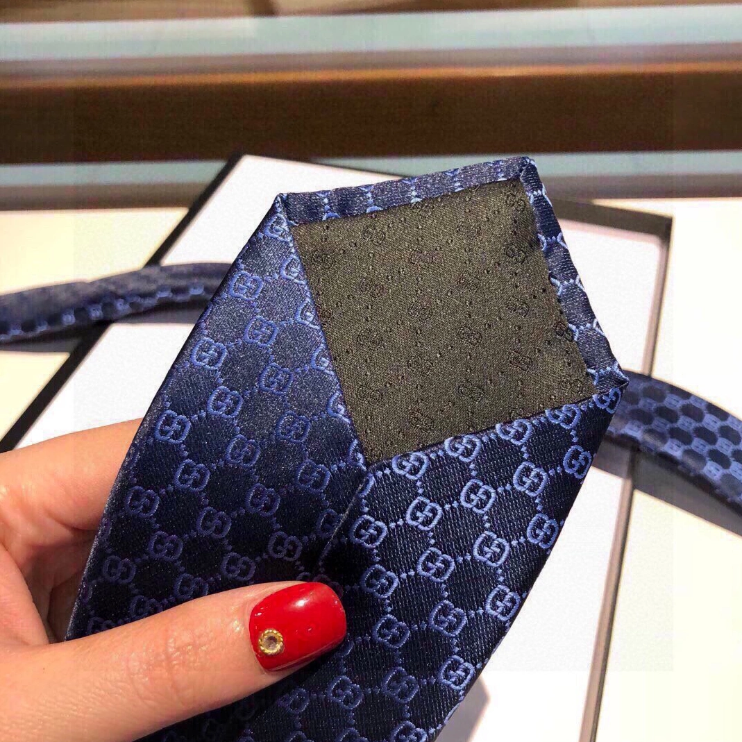 Gucci Necktie For Men Functional 4765